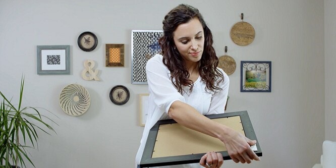 How to Hang a Picture Without Nails : 3M United Kingdom & Ireland How to Hang a Picture Without Nails : 3M United Kingdom & Ireland