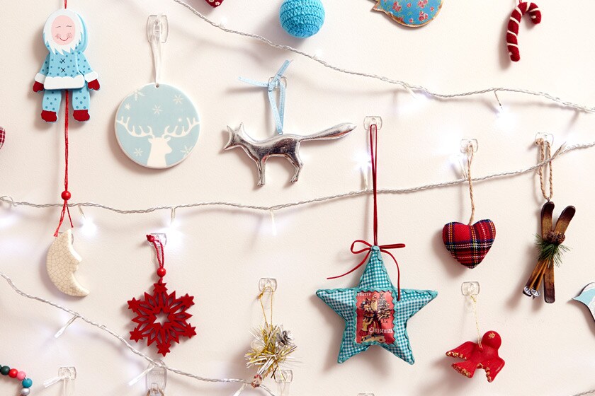 Christmas decoration idea on a wall
